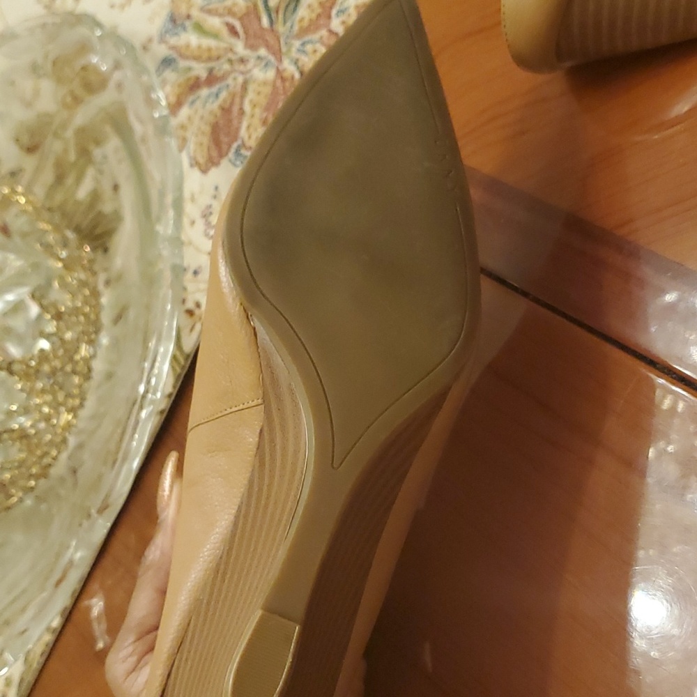 DKNY Shoes - Picture 7 of 7